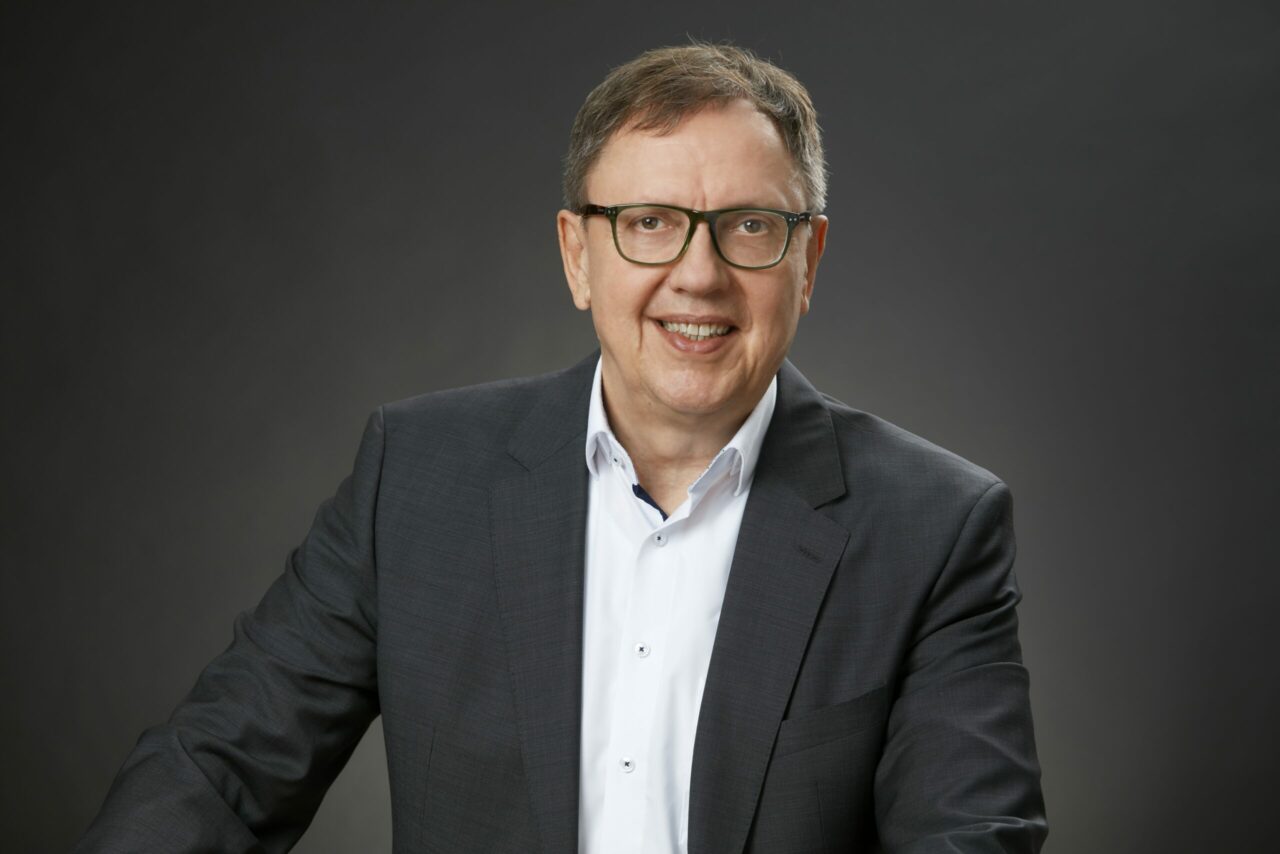 Dr. Bernd M. Samland